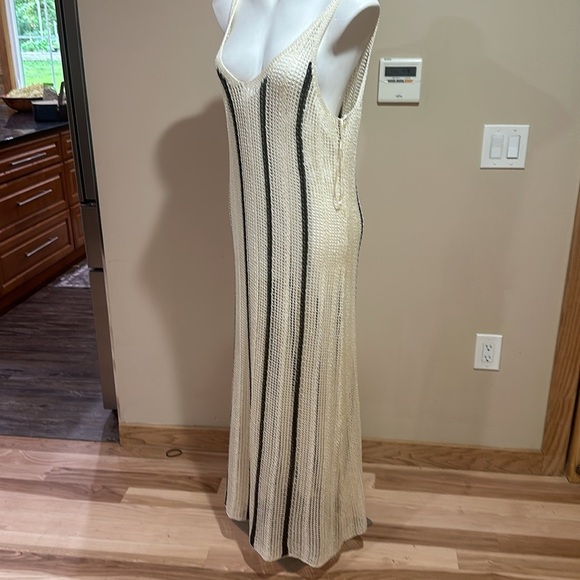 Elegant Cream and Black Striped Maxi Dress - Picture 3 of 7